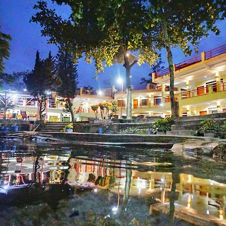 巴拉巴特潘杜西湖大酒店 外观 照片