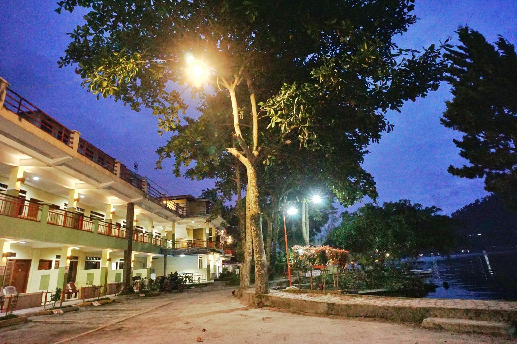 巴拉巴特潘杜西湖大酒店 外观 照片